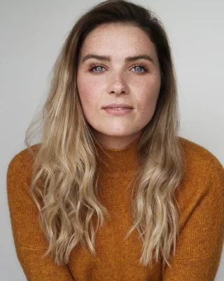 Chelsea Halfpenny height profile photo