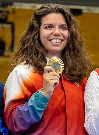 Chiara Leone height profile photo