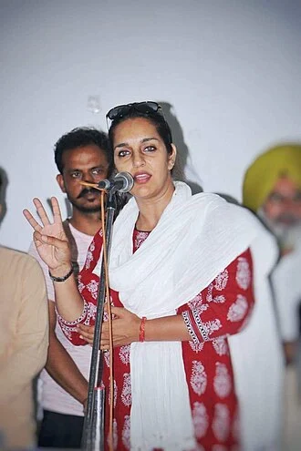Chitra Sarwara height profile photo