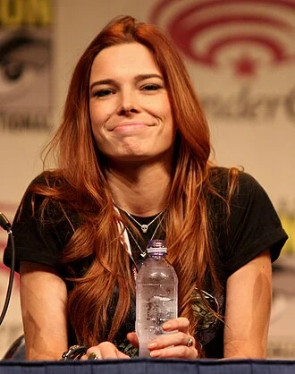Chloe Dykstra height profile photo