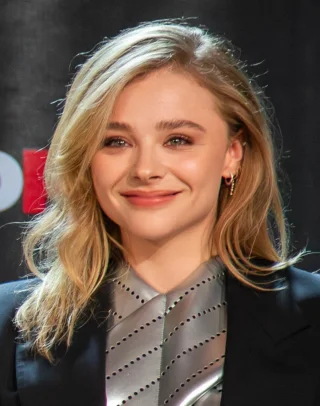 Chloë Grace Moretz height profile photo