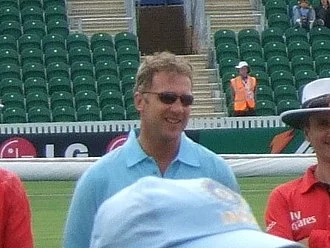 Chris Broad (cricketer) height profile photo