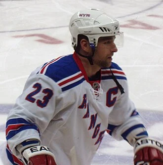 Chris Drury height profile photo
