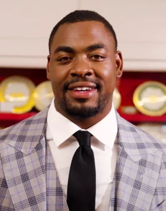 Chris Jones (defensive tackle, born 1994) height profile photo