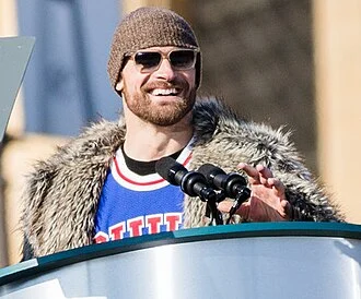 Chris Long height profile photo