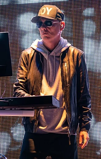 Chris Lowe height profile photo