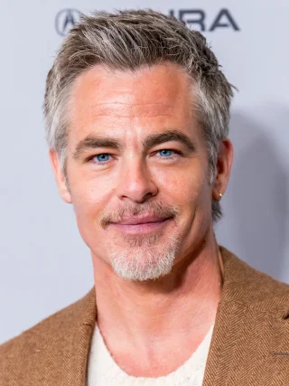 Chris Pine height profile photo