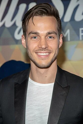 Chris Wood (actor) height profile photo