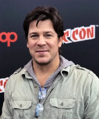Christian Kane height profile photo