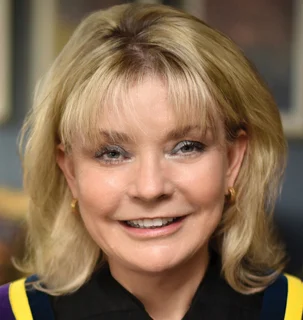 Christine Donohue height profile photo
