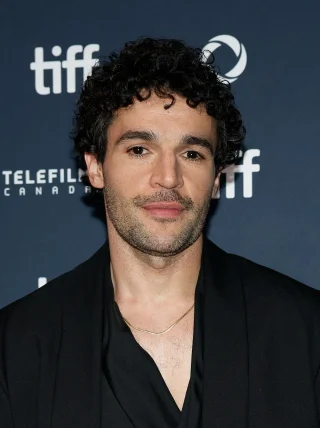 Christopher Abbott height profile photo