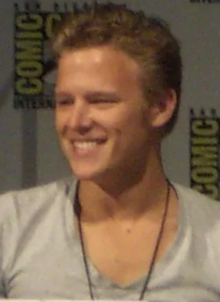Christopher Egan height profile photo