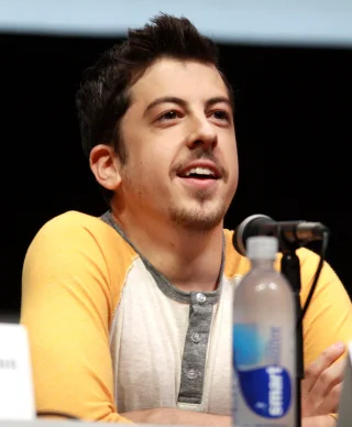 Christopher Mintz-Plasse height profile photo