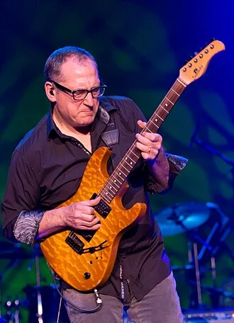 Chuck Loeb height profile photo