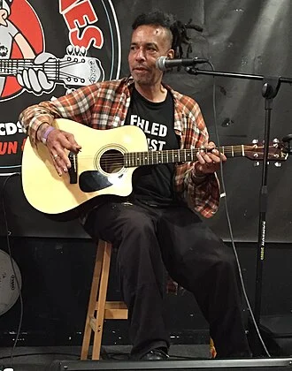 Chuck Mosley height profile photo