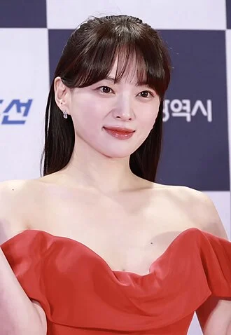 Chun Woo-hee height profile photo