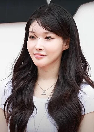 Chung Ha height profile photo