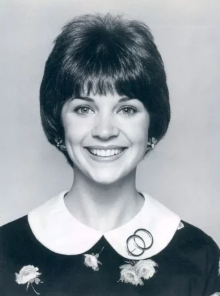 Cindy Williams height profile photo