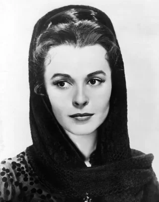Claire Bloom height profile photo