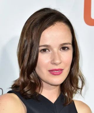 Claire van der Boom height profile photo