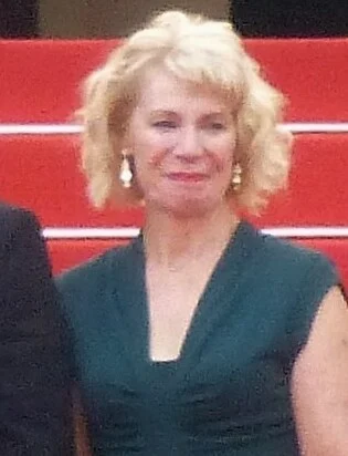 Claire van Kampen height profile photo