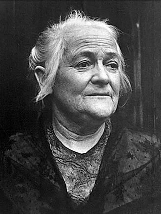Clara Zetkin height profile photo