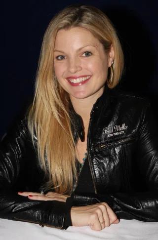 Clare Kramer height profile photo
