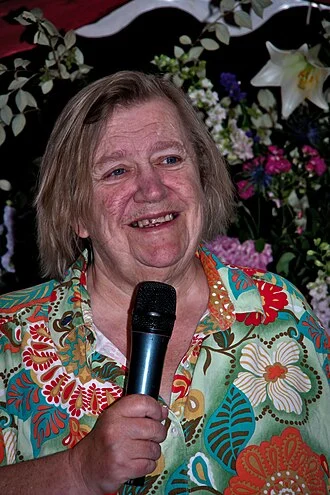 Clarissa Dickson Wright height profile photo
