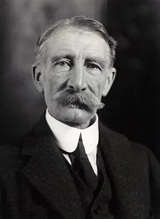 Claude Bowes-Lyon, 14th Earl of Strathmore and Kinghorne height profile photo