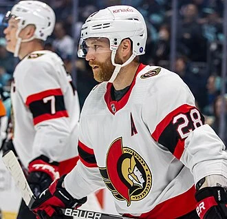 Claude Giroux height profile photo