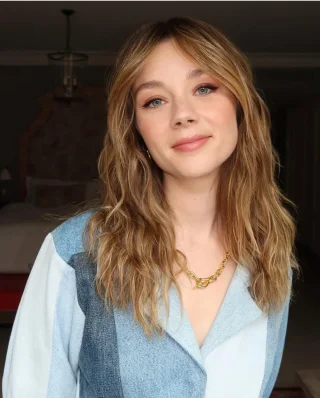 Claudia Jessie height profile photo