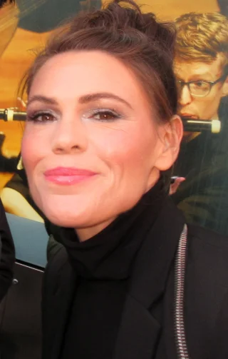 Clea DuVall height profile photo