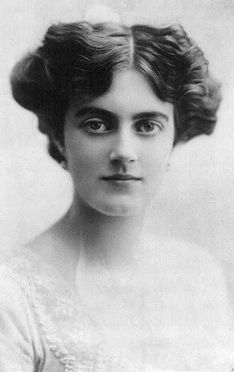 Clementine Churchill height profile photo