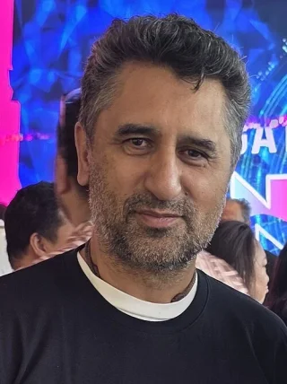 Cliff Curtis height profile photo