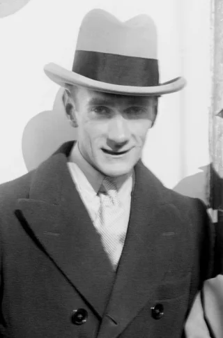 Clifton Webb height profile photo