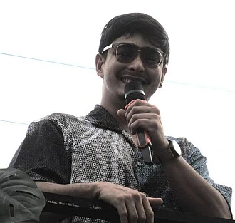 Coco Martin height profile photo