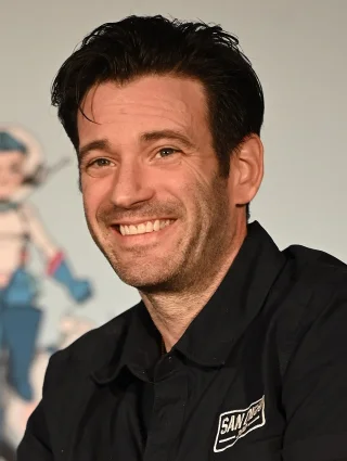 Colin Donnell height profile photo