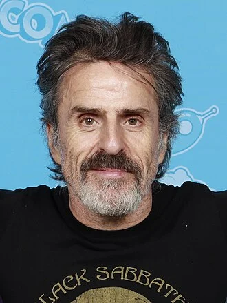 Con O'Neill (actor) height profile photo
