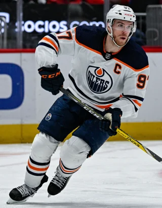Connor McDavid height profile photo