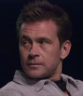 Connor Trinneer height profile photo