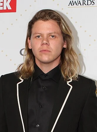 Conrad Sewell height profile photo