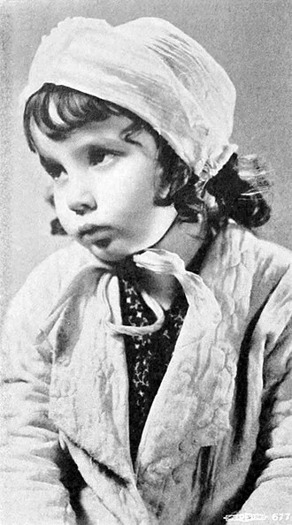 Cora Sue Collins height profile photo