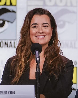 Cote de Pablo height profile photo