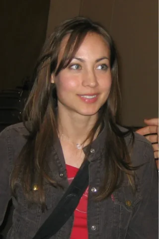 Courtney Ford height profile photo