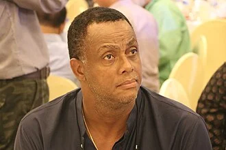 Courtney Walsh height profile photo
