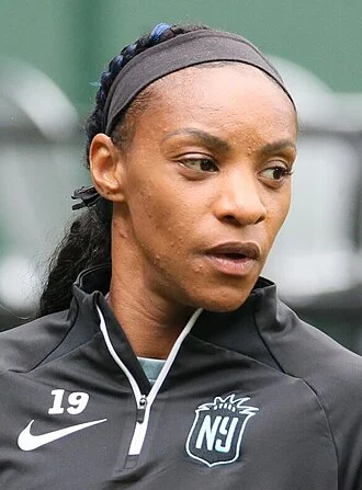 Crystal Dunn height profile photo