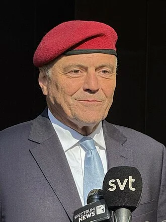 Curtis Sliwa height profile photo