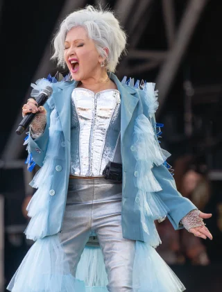 Cyndi Lauper height profile photo