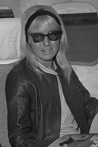 Cynthia Lennon height profile photo