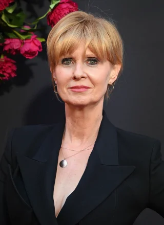 Cynthia Nixon height profile photo
